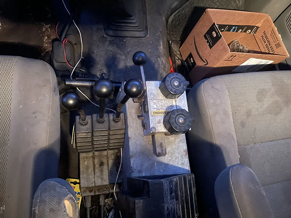 
								FORD F-550 XLT REG CAB DUALLY DUMP full									