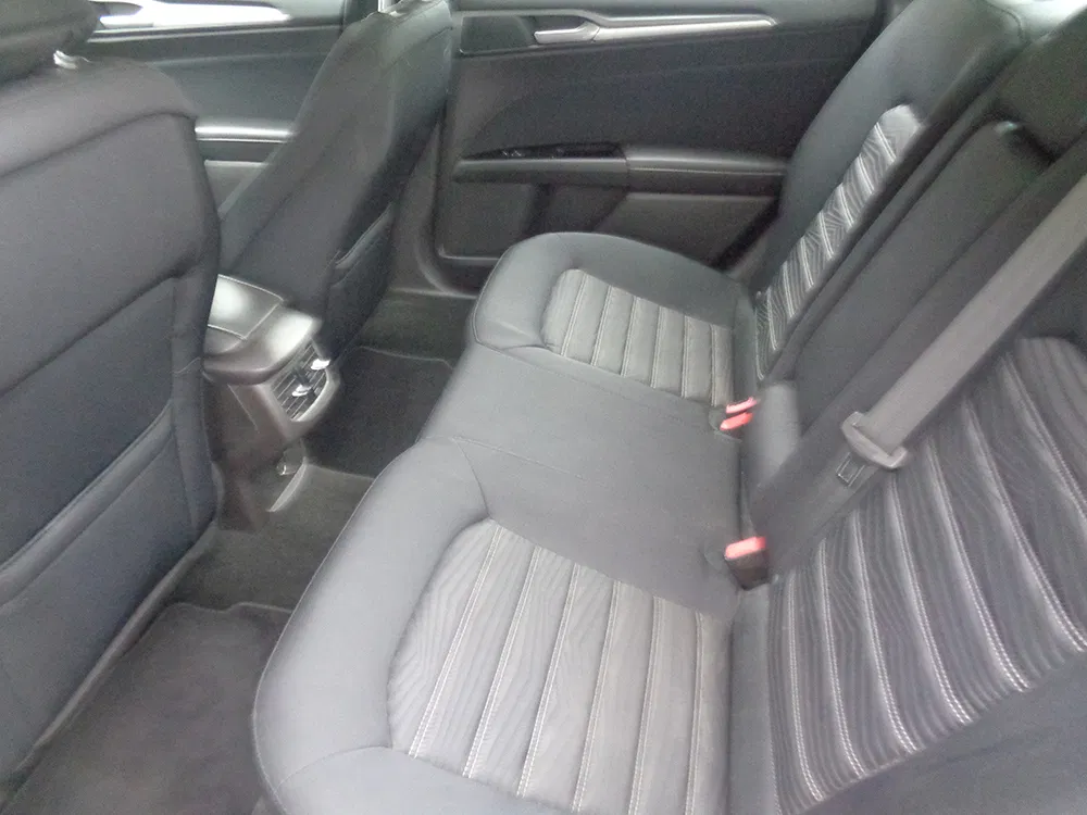 
								FORD FUSION SE full									