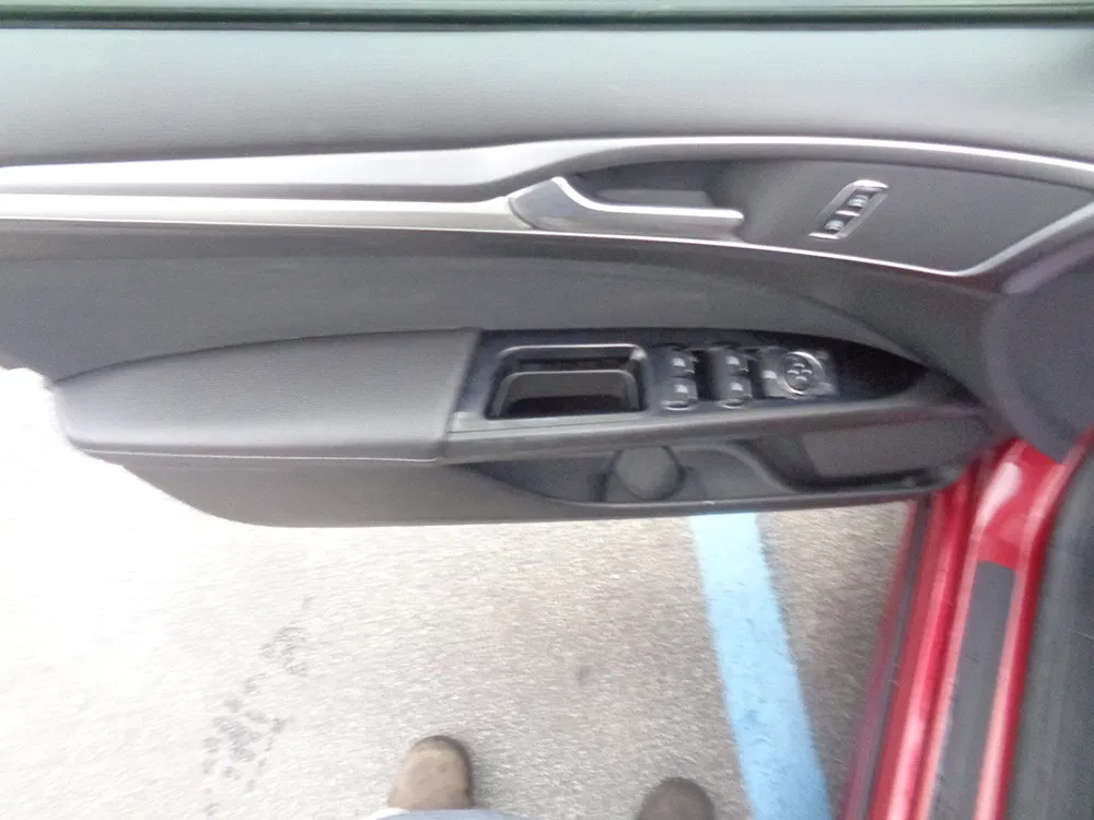 
								FORD FUSION SE full									