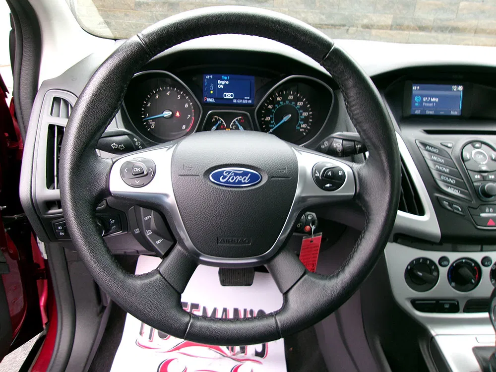 
								FORD FOCUS SE full									