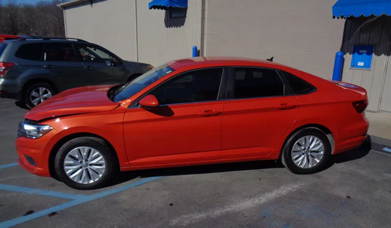 
								VOLKSWAGEN JETTA SE full									