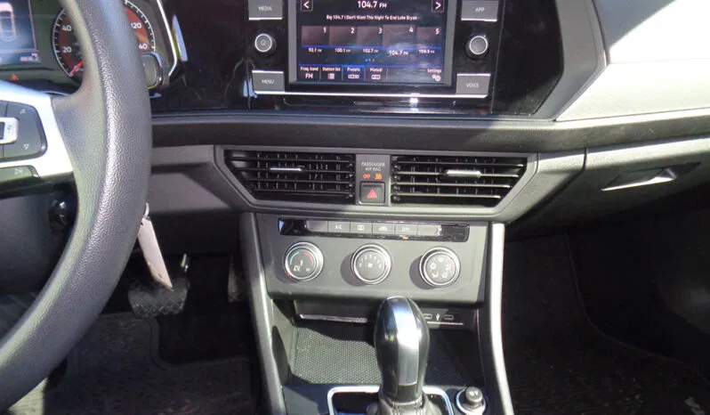 
								VOLKSWAGEN JETTA SE full									