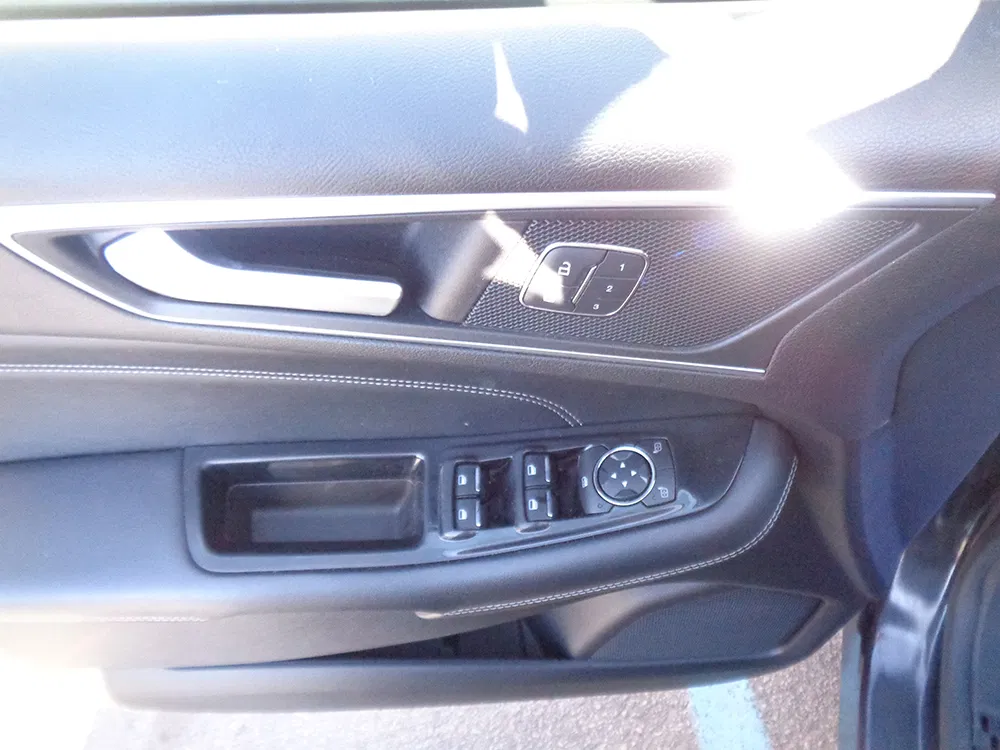 
								FORD EDGE TITANIUM full									