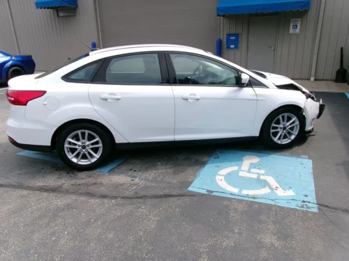 2018 Ford Focus SE's photo