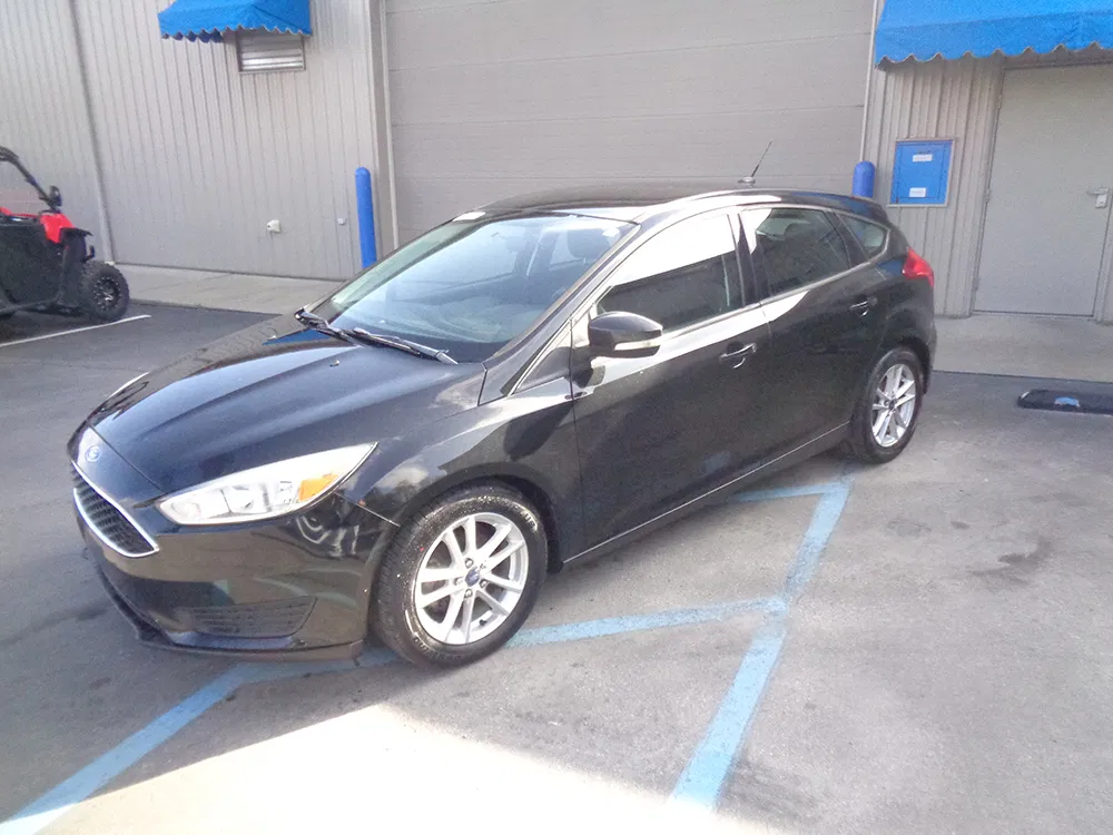 
								FORD FOCUS SE full									