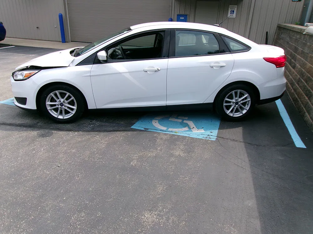 
								FORD FOCUS SE full									
