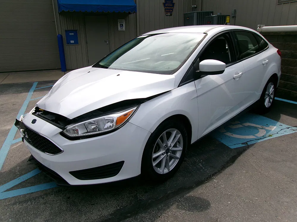 
								FORD FOCUS SE full									
