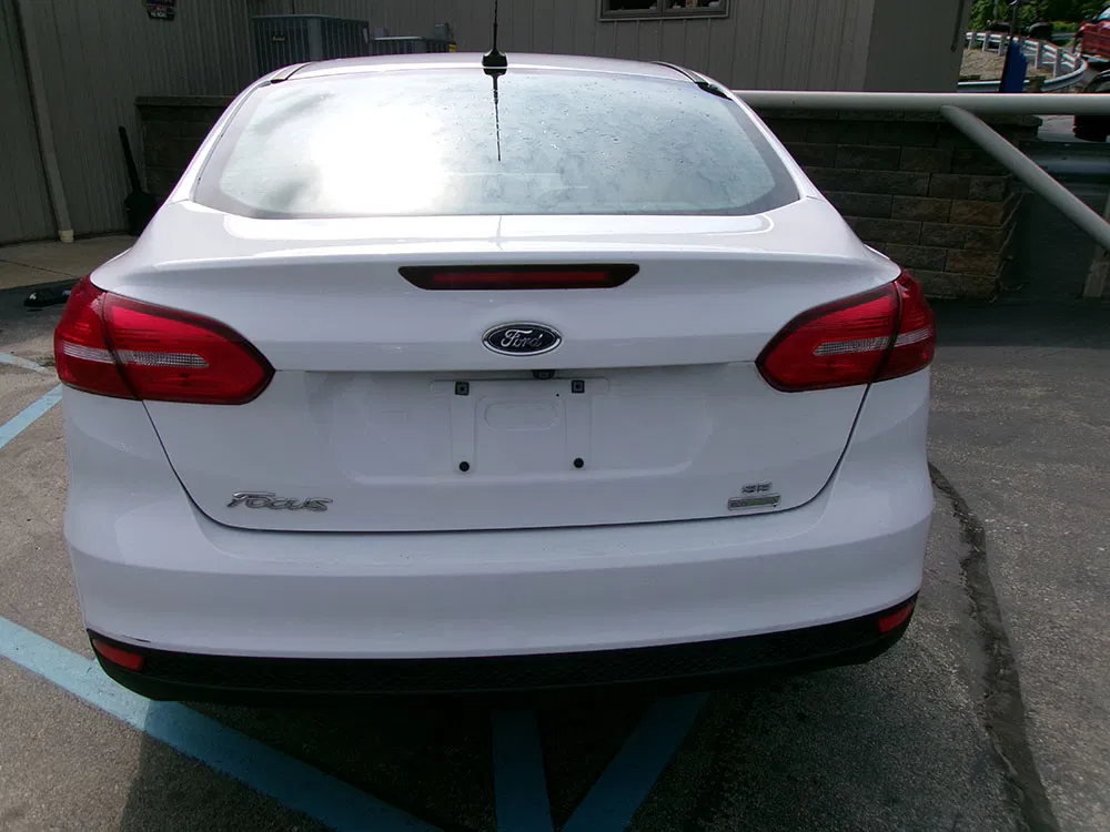 
								FORD FOCUS SE full									