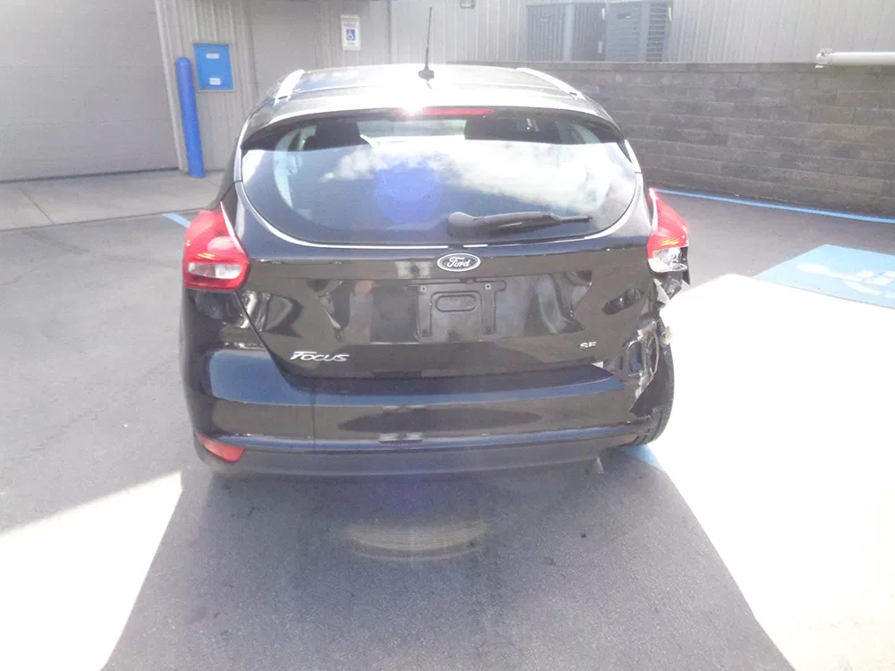 
								FORD FOCUS SE full									