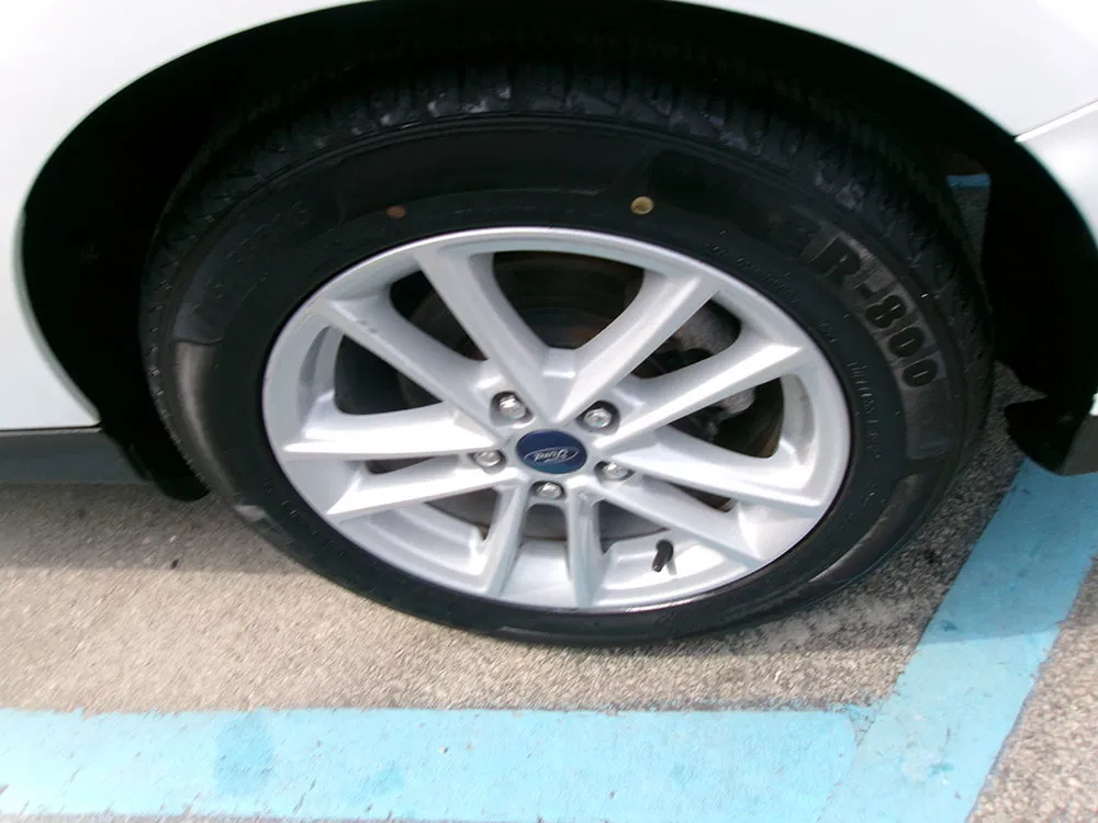 
								FORD FOCUS SE full									