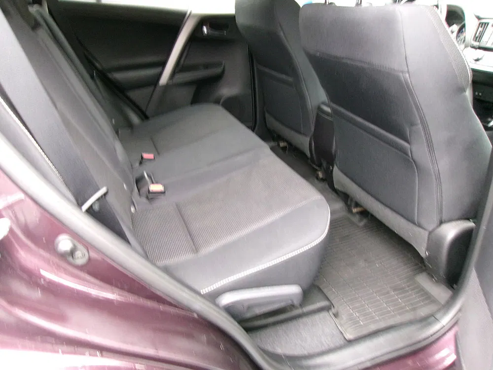 
								TOYOTA RAV4 XLE full									