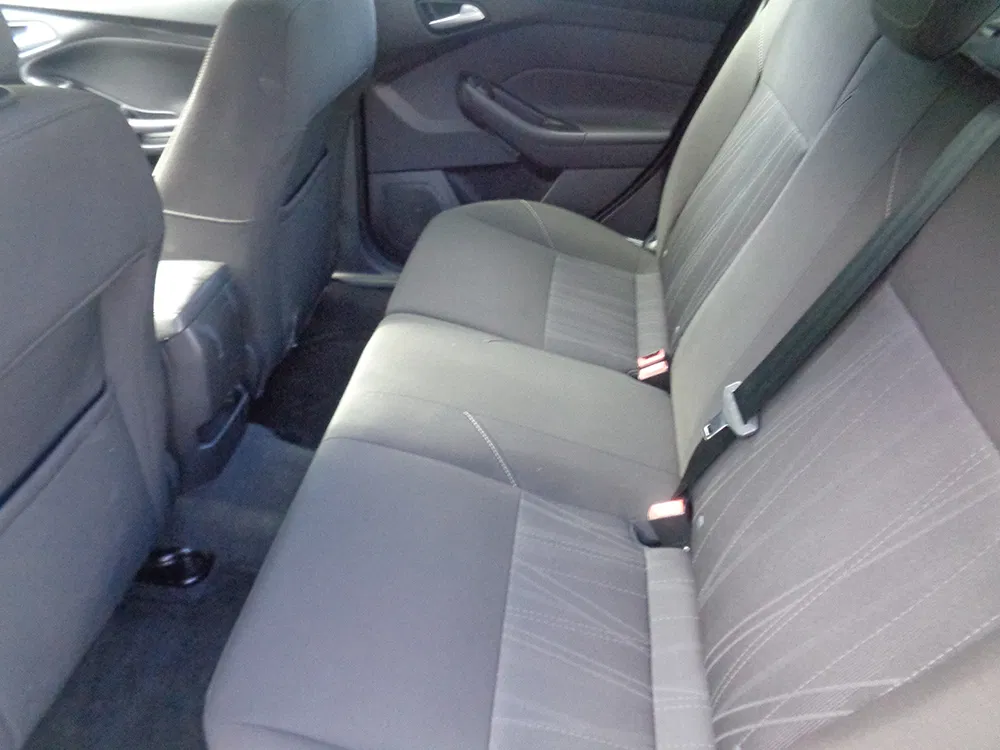 
								FORD FOCUS SE full									