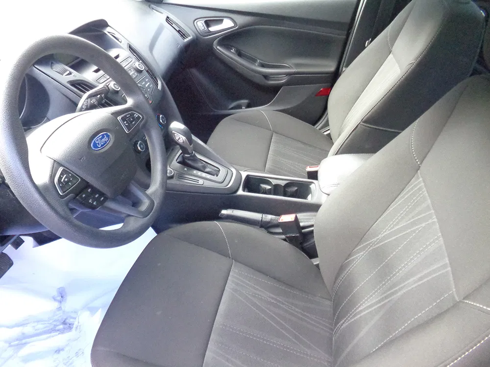 
								FORD FOCUS SE full									