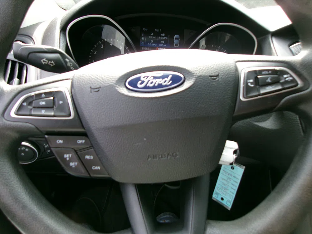 
								FORD FOCUS SE full									