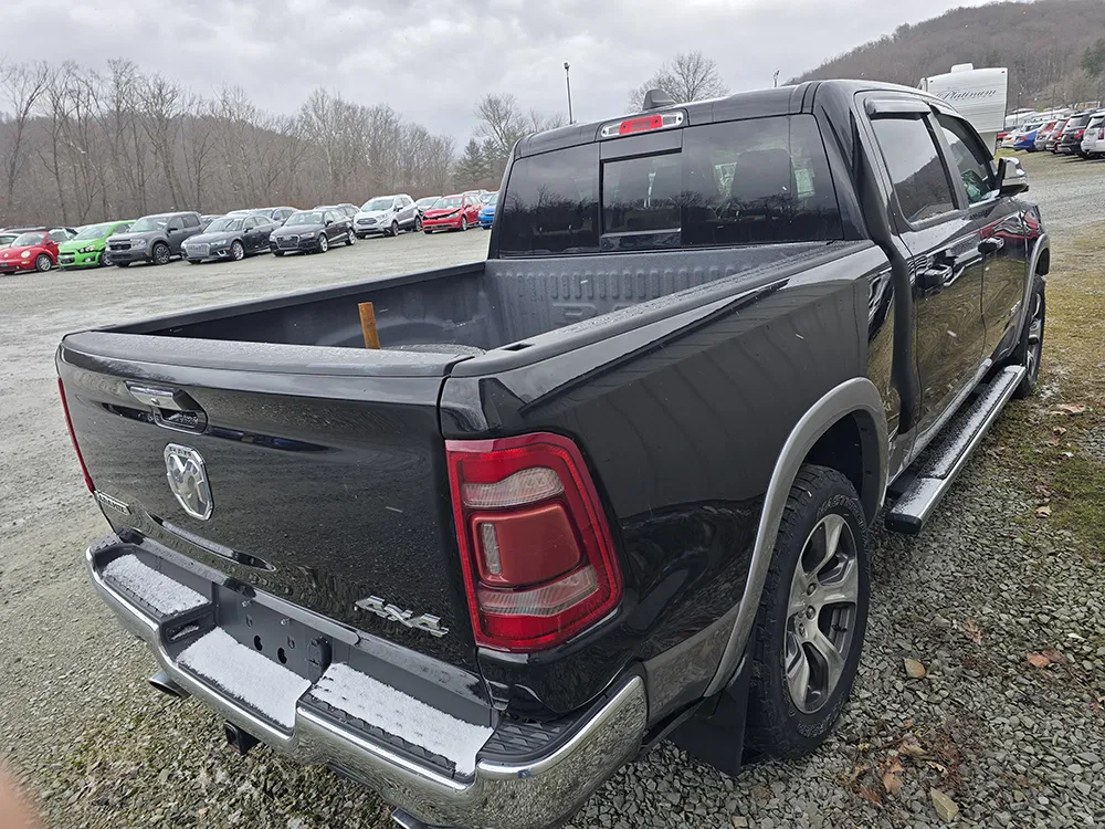 
								RAM 1500 LARAMIE CREW CAB full									