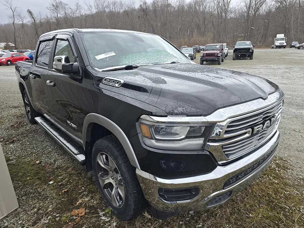 
								RAM 1500 LARAMIE CREW CAB full									