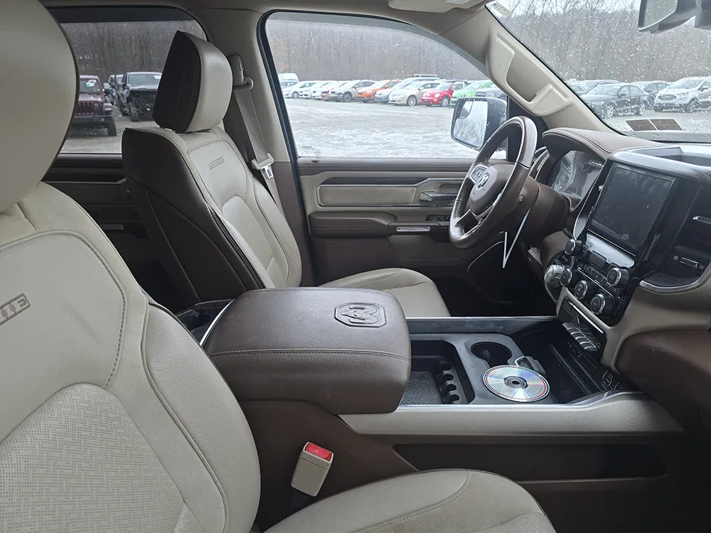 
								RAM 1500 LARAMIE CREW CAB full									