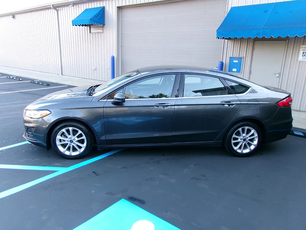 
								FORD FUSION HYBRID SE full									