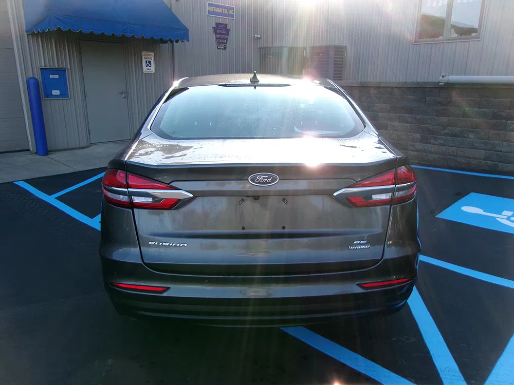 
								FORD FUSION HYBRID SE full									