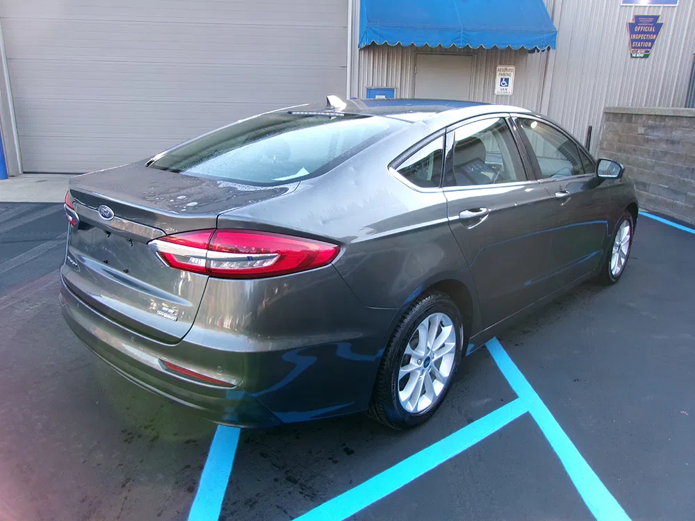
								FORD FUSION HYBRID SE full									