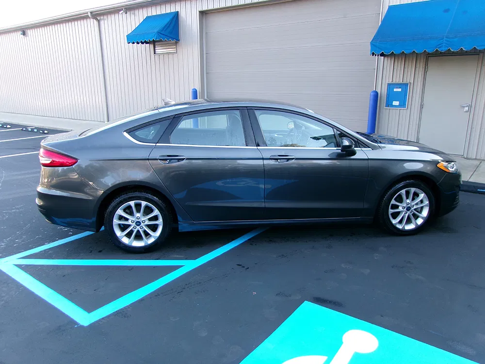 
								FORD FUSION HYBRID SE full									