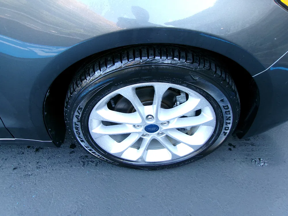 
								FORD FUSION HYBRID SE full									