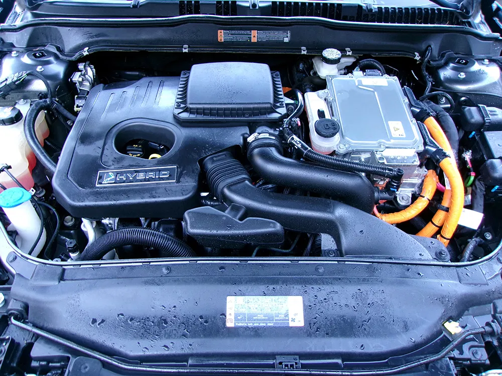 
								FORD FUSION HYBRID SE full									