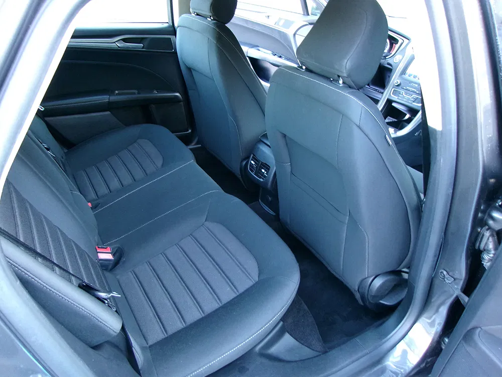 
								FORD FUSION HYBRID SE full									