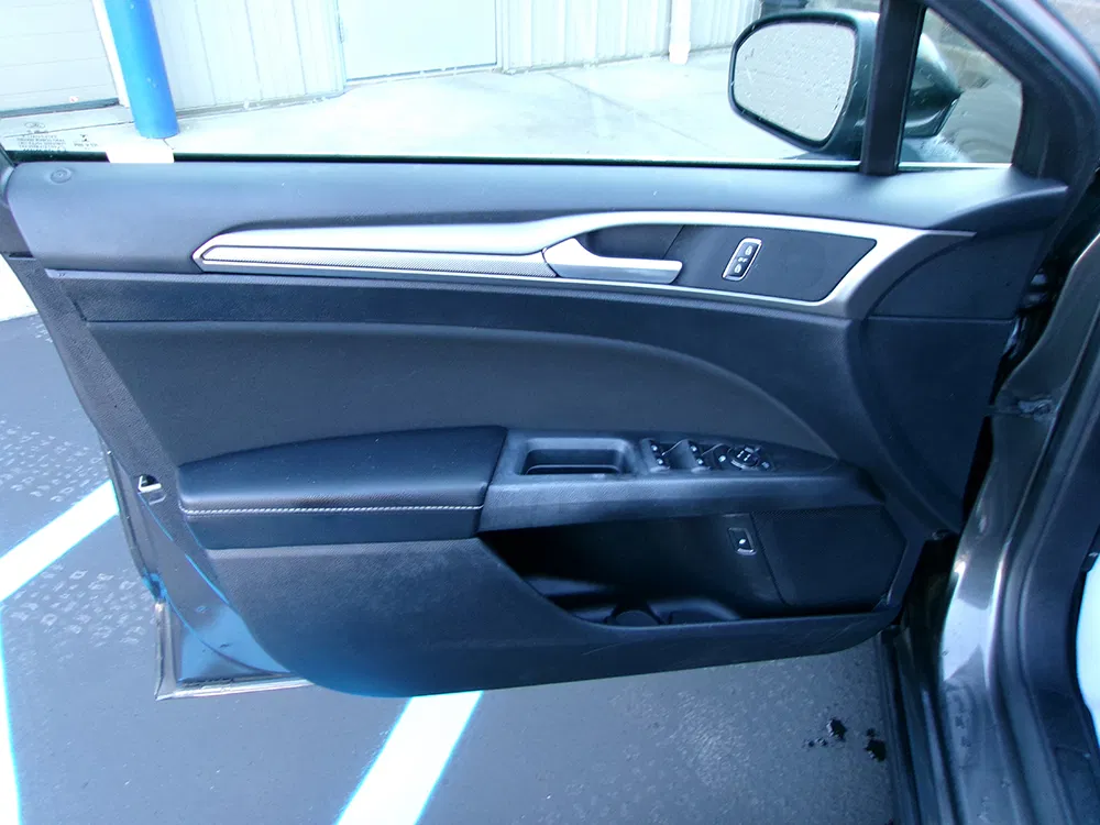 
								FORD FUSION HYBRID SE full									