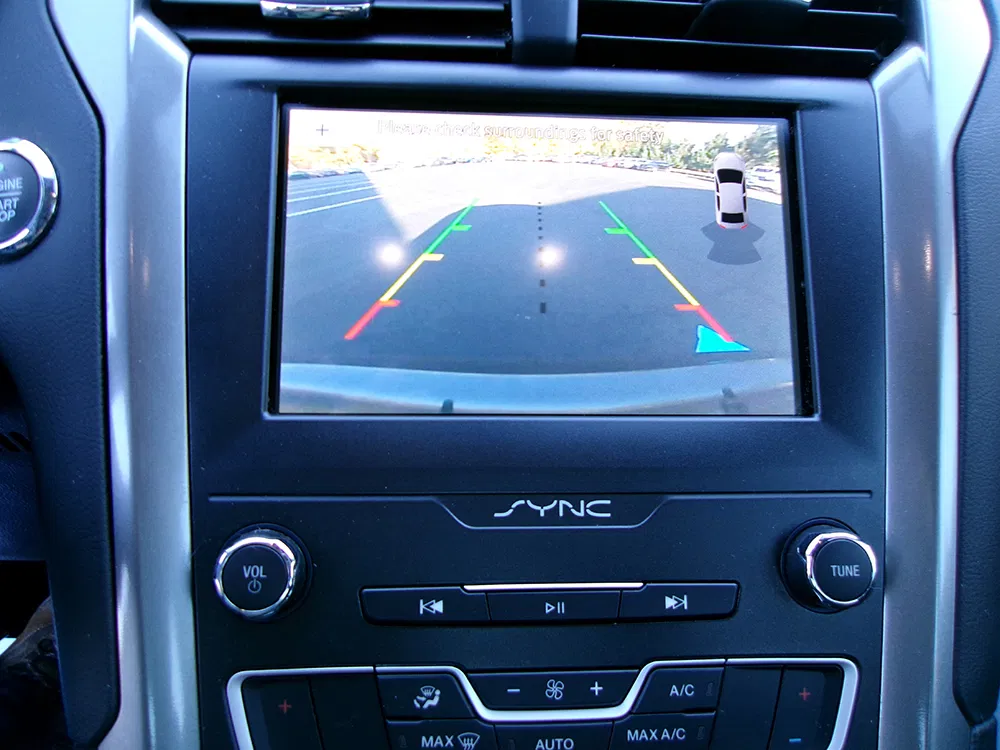 
								FORD FUSION HYBRID SE full									