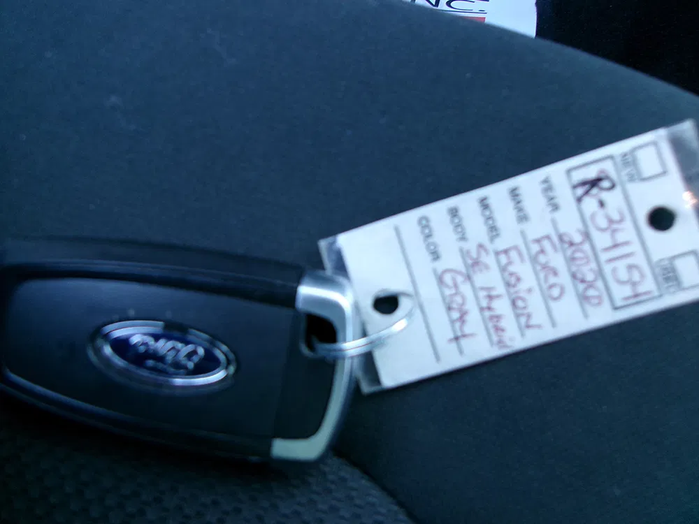 
								FORD FUSION HYBRID SE full									