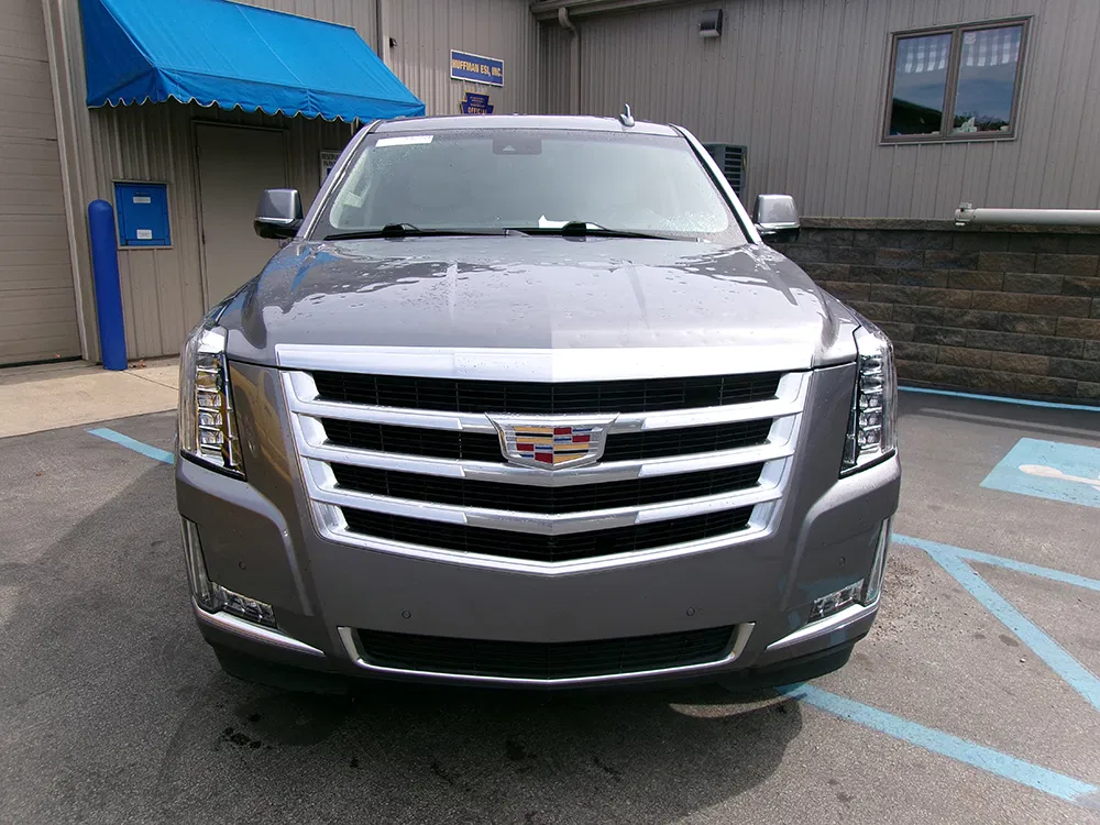 
								CADILLAC ESCALADE LUXURY full									