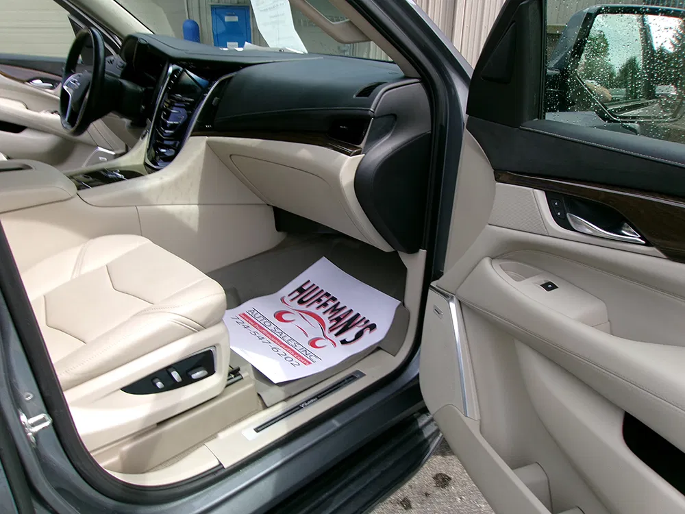 
								CADILLAC ESCALADE LUXURY full									