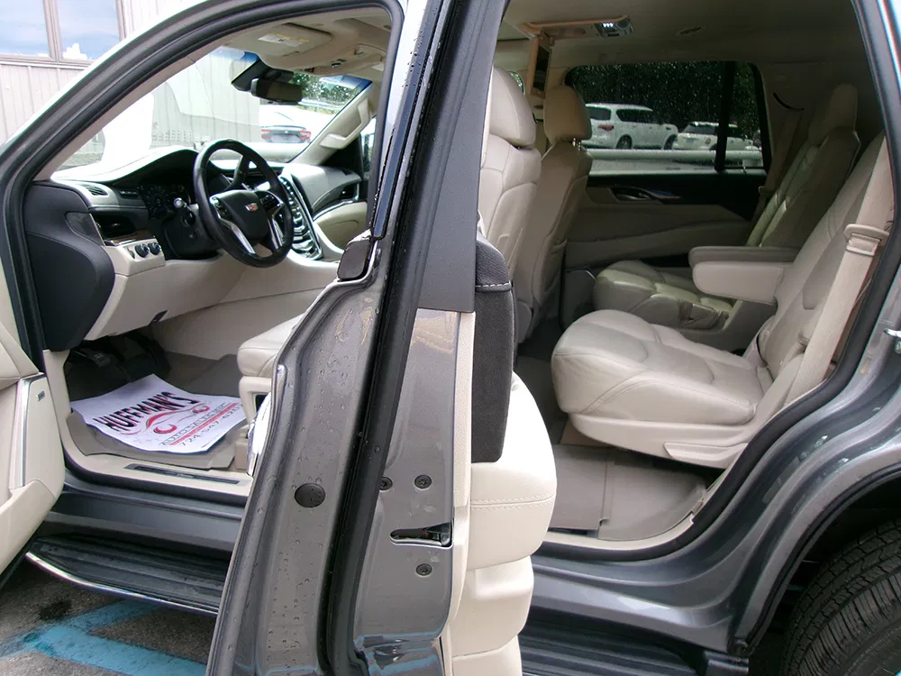 
								CADILLAC ESCALADE LUXURY full									