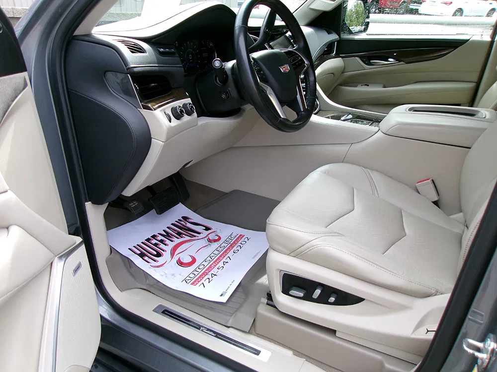 
								CADILLAC ESCALADE LUXURY full									