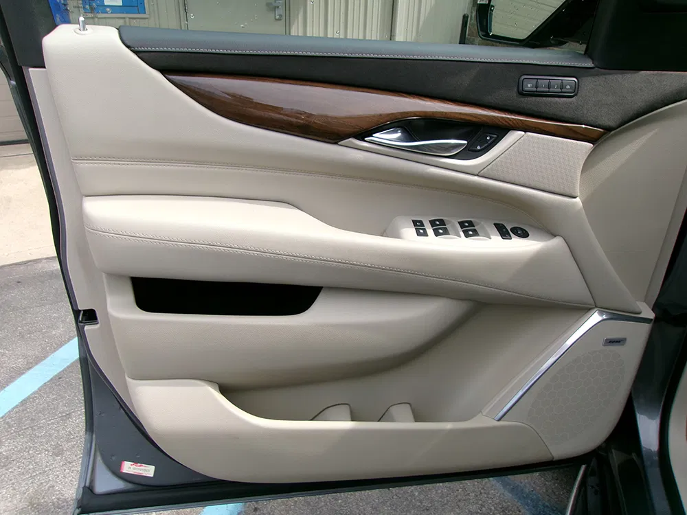 
								CADILLAC ESCALADE LUXURY full									