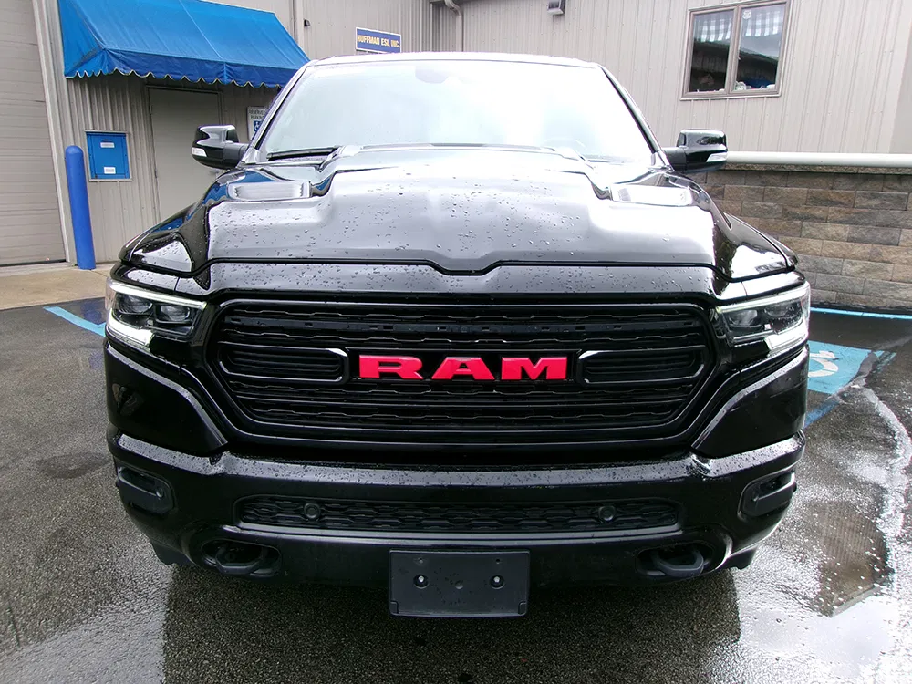 
								RAM 1500 LIMITED CREW CAB full									