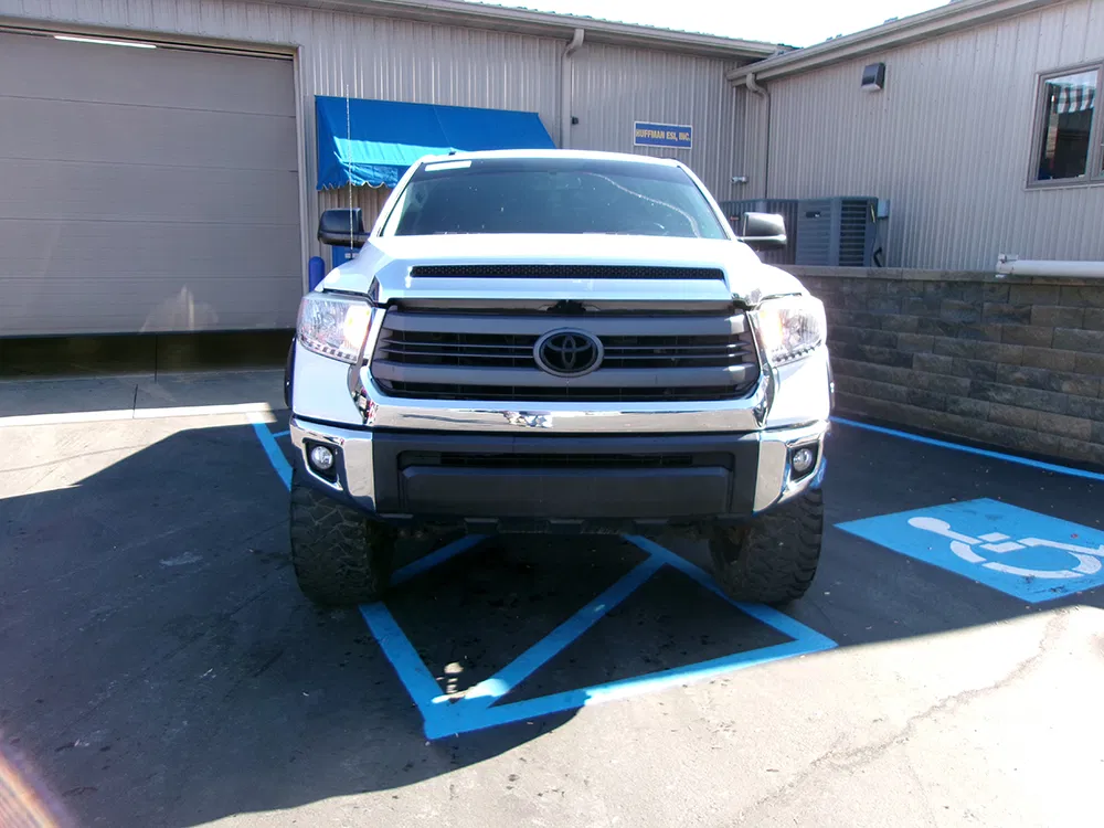 
								TOYOTA TUNDRA SR5 CREWMAX CAB full									