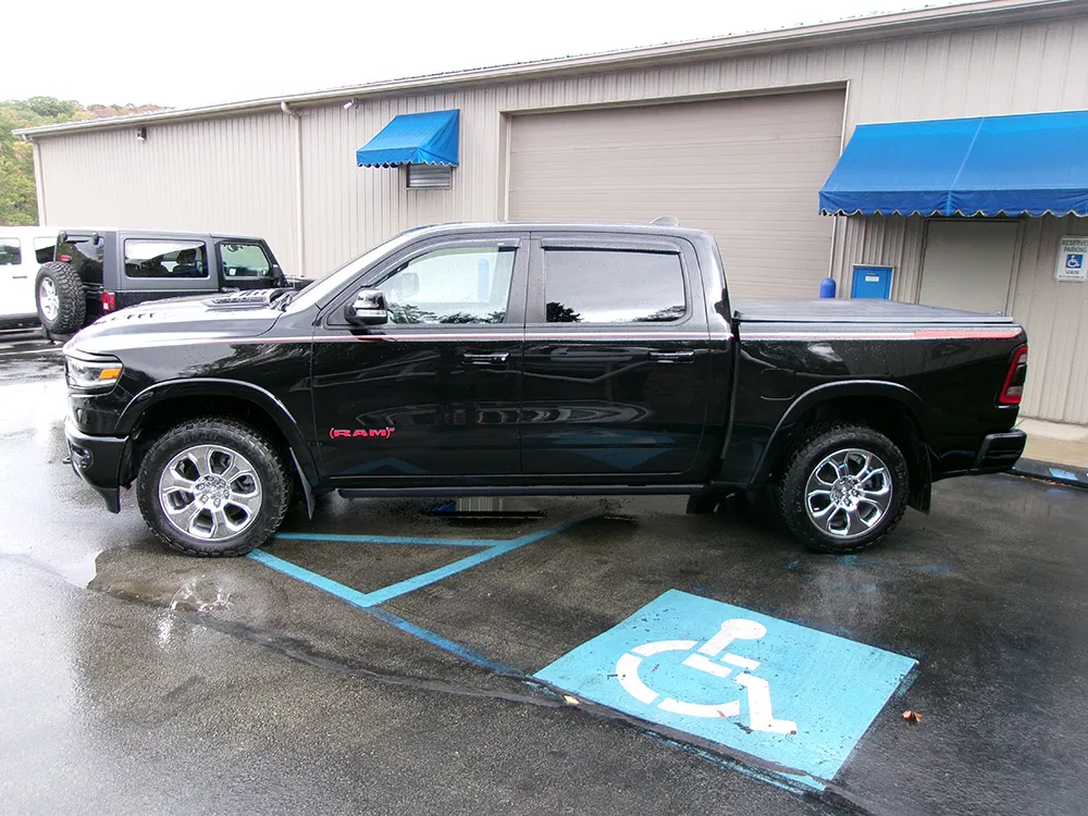 
								RAM 1500 LIMITED CREW CAB full									
