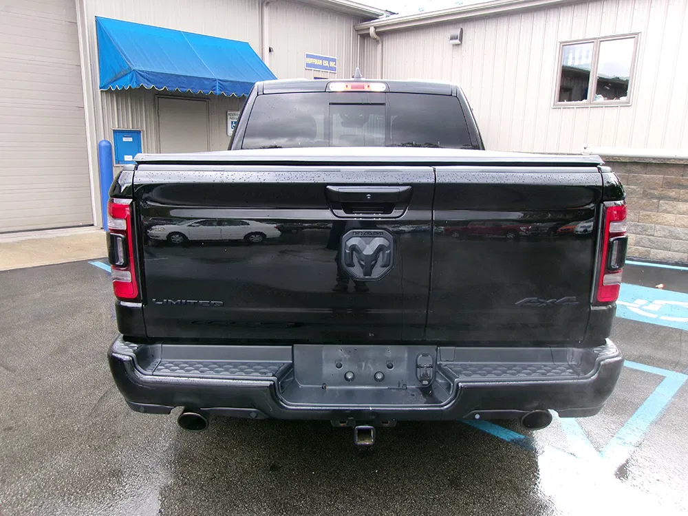
								RAM 1500 LIMITED CREW CAB full									