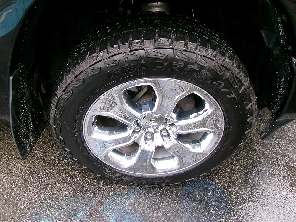 
								RAM 1500 LIMITED CREW CAB full									