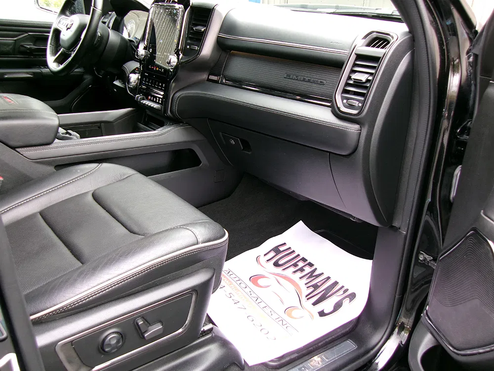 
								RAM 1500 LIMITED CREW CAB full									