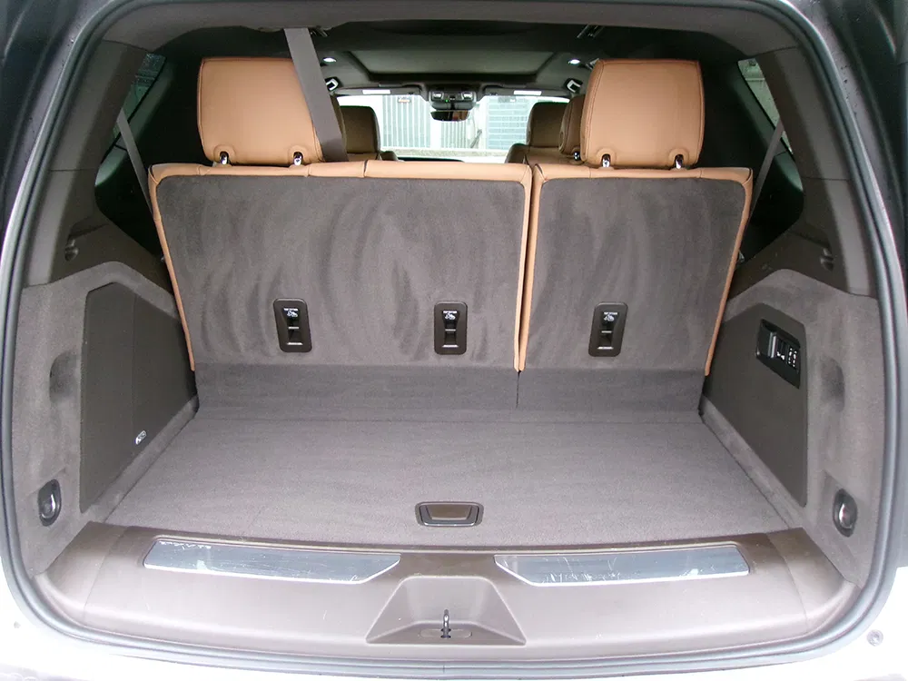 
								CADILLAC ESCALADE PREMIUM full									