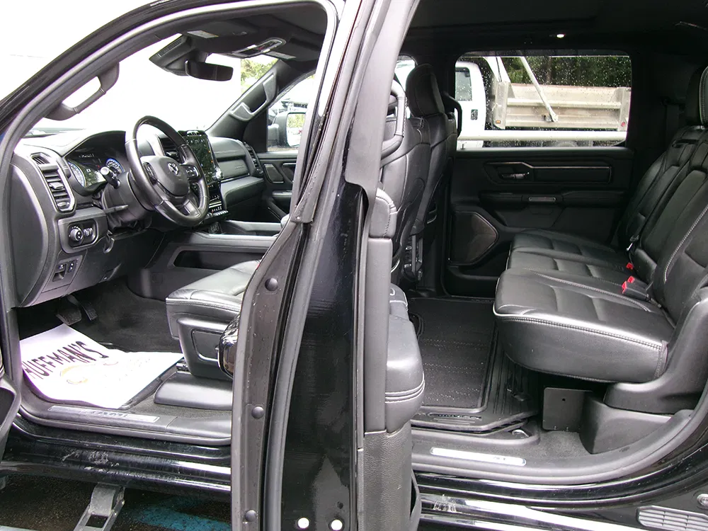 
								RAM 1500 LIMITED CREW CAB full									