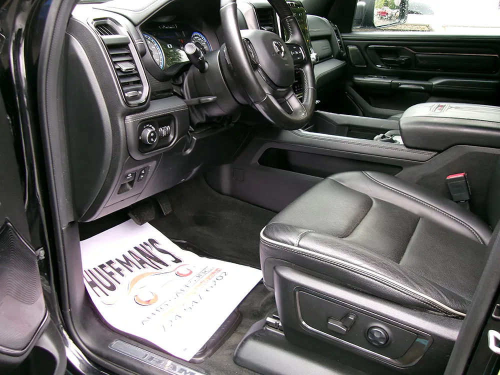 
								RAM 1500 LIMITED CREW CAB full									