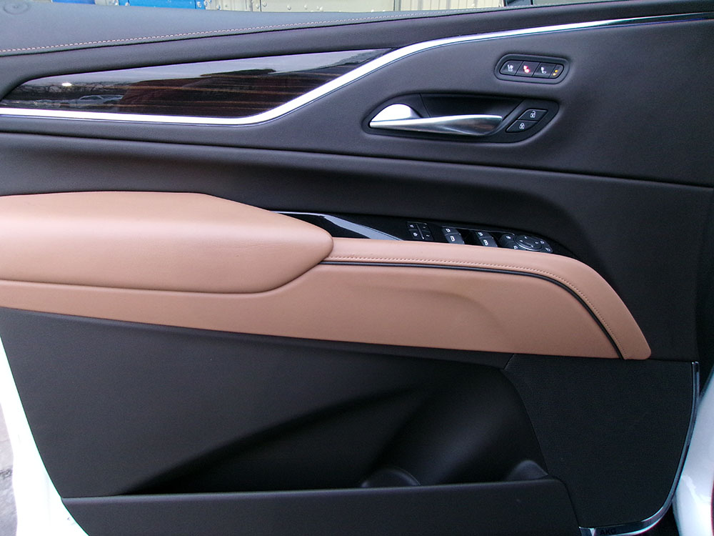 
								CADILLAC ESCALADE PREMIUM full									