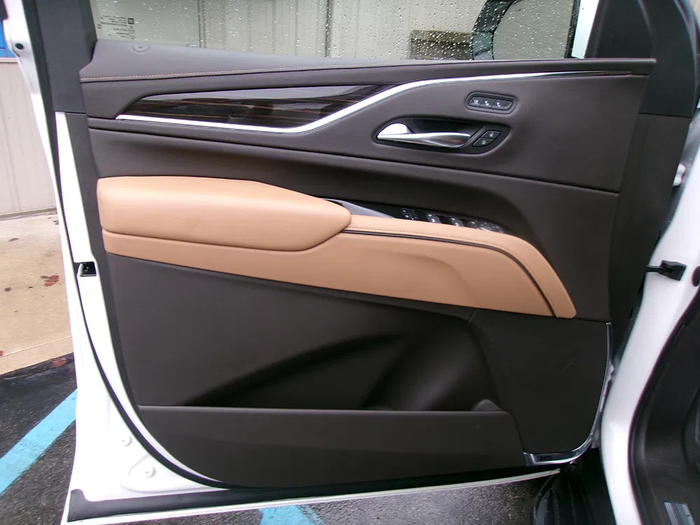 
								CADILLAC ESCALADE PREMIUM full									