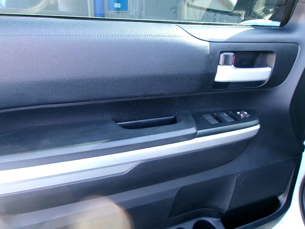 
								TOYOTA TUNDRA SR5 CREWMAX CAB full									