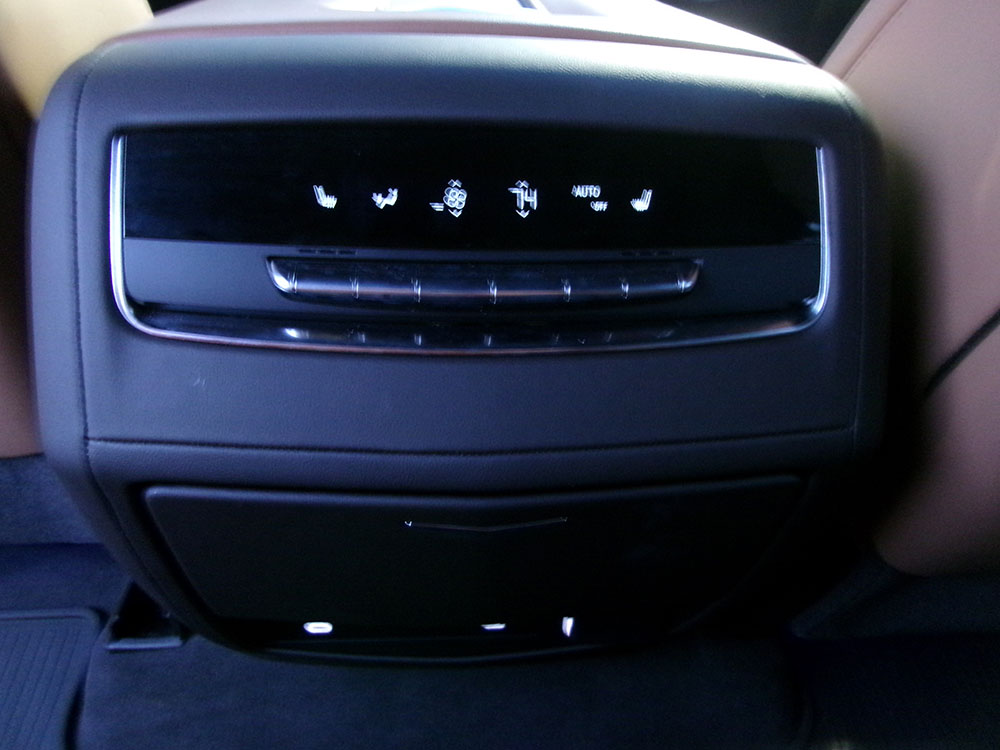 
								CADILLAC ESCALADE PREMIUM full									