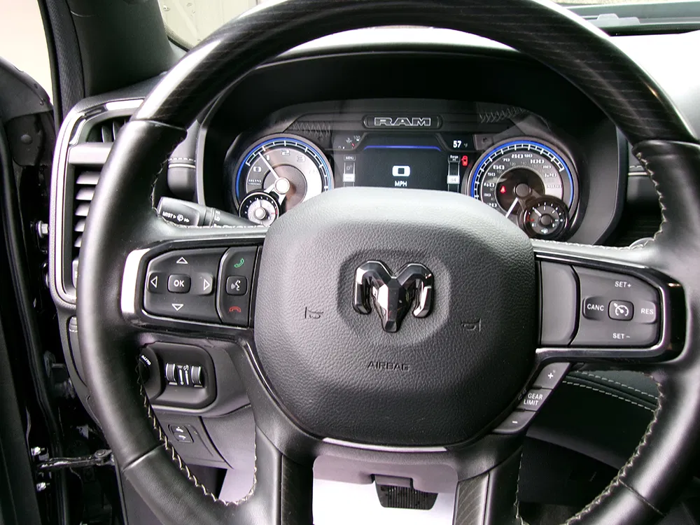 
								RAM 1500 LIMITED CREW CAB full									